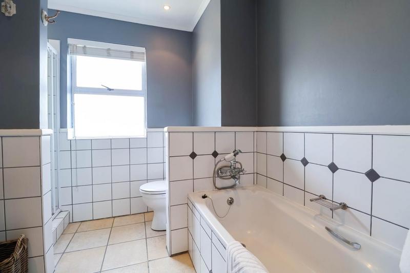 To Let 3 Bedroom Property for Rent in Pinnacle Point Golf Estate Western Cape